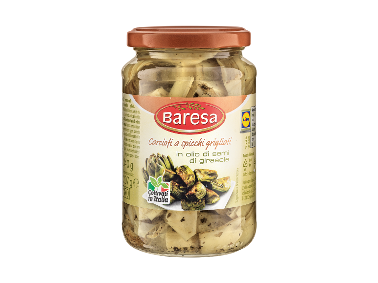 Jar of grilled artichoke quarters in sunflower oil, cultivated in Italy.