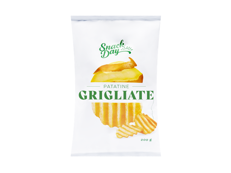 Bag of crinkle-cut potato chips with 'Snack Day Patatine Grigliate' and '200 g' text.