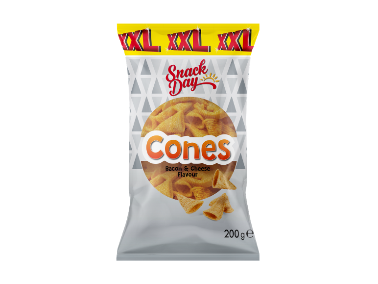 Bag of chips with bacon & cheese flavor, featuring 'XXL' and 'Snack Day' text.