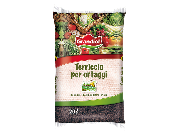 Bag of vegetable soil with fresh vegetables, text 'Terriccio per ortaggi' and '20 l'.