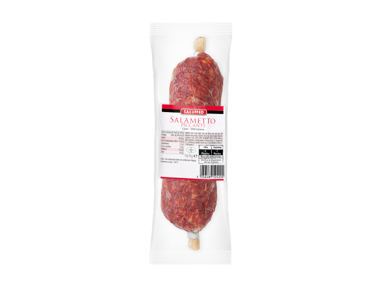 Spicy salami in vacuum packaging, with nutritional label and recycling information.