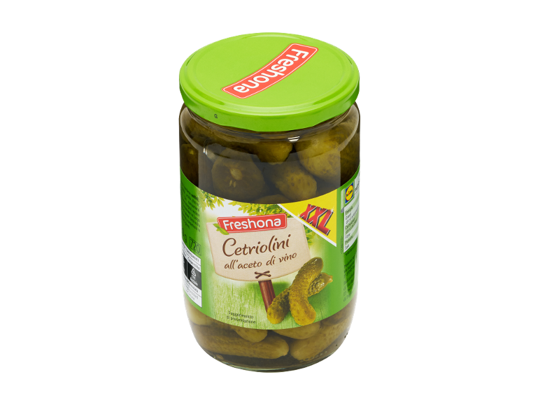 A jar of gherkins in vinegar with a label showing gherkins.