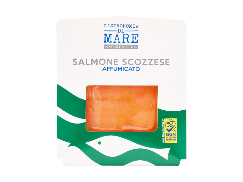 Packaging of Scottish smoked salmon with the Gastronomia di Mare brand.