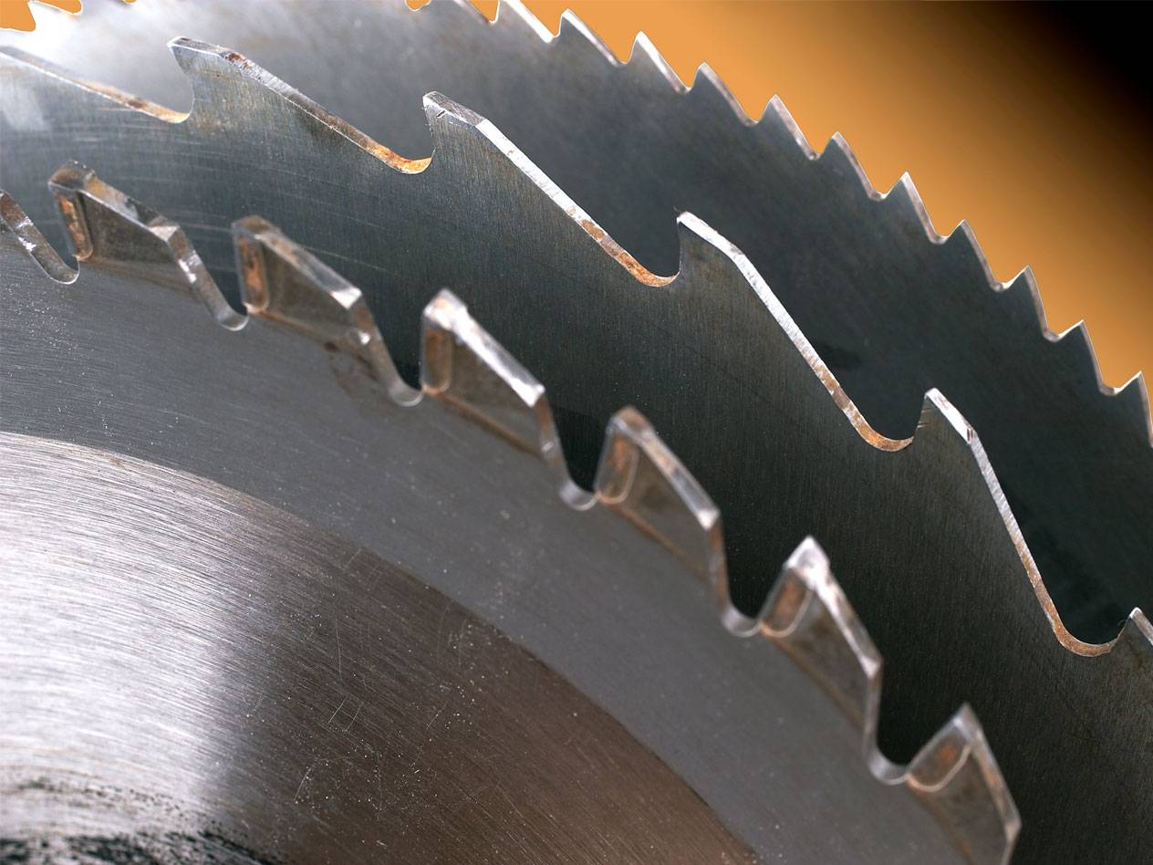 Wood cutting saw blades.