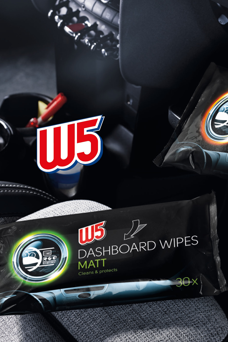 Dashboard wipes for matt surfaces, cleaning and protecting, in a car interior.