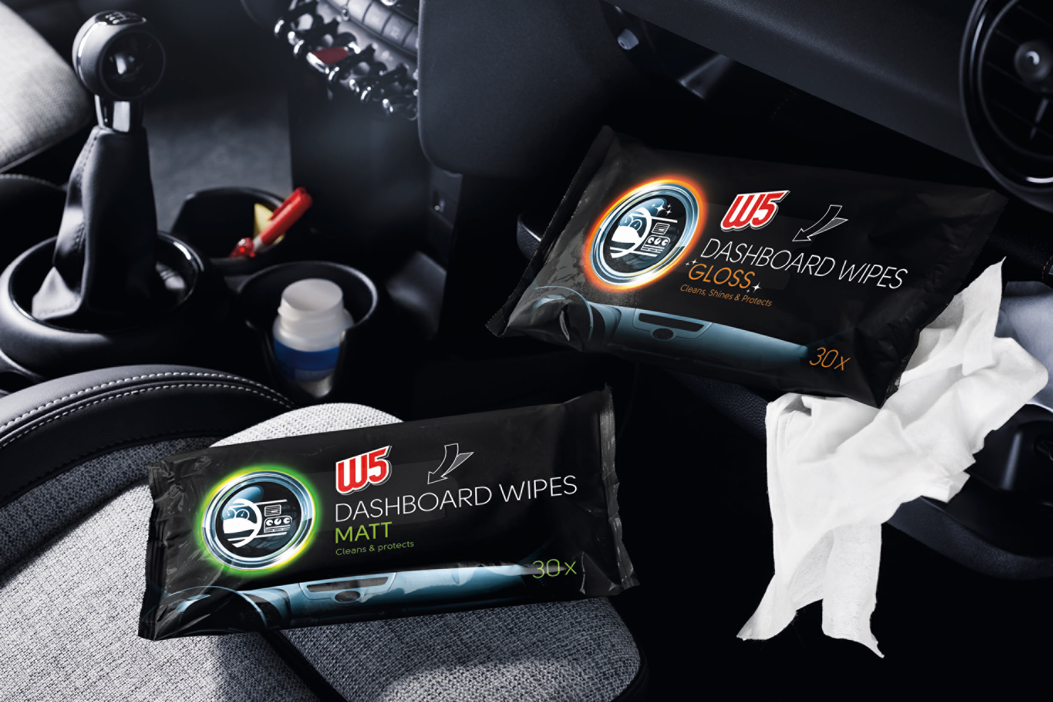 Dashboard wipes for gloss and matt finishes, with 30 wipes per pack, in a car interior.
